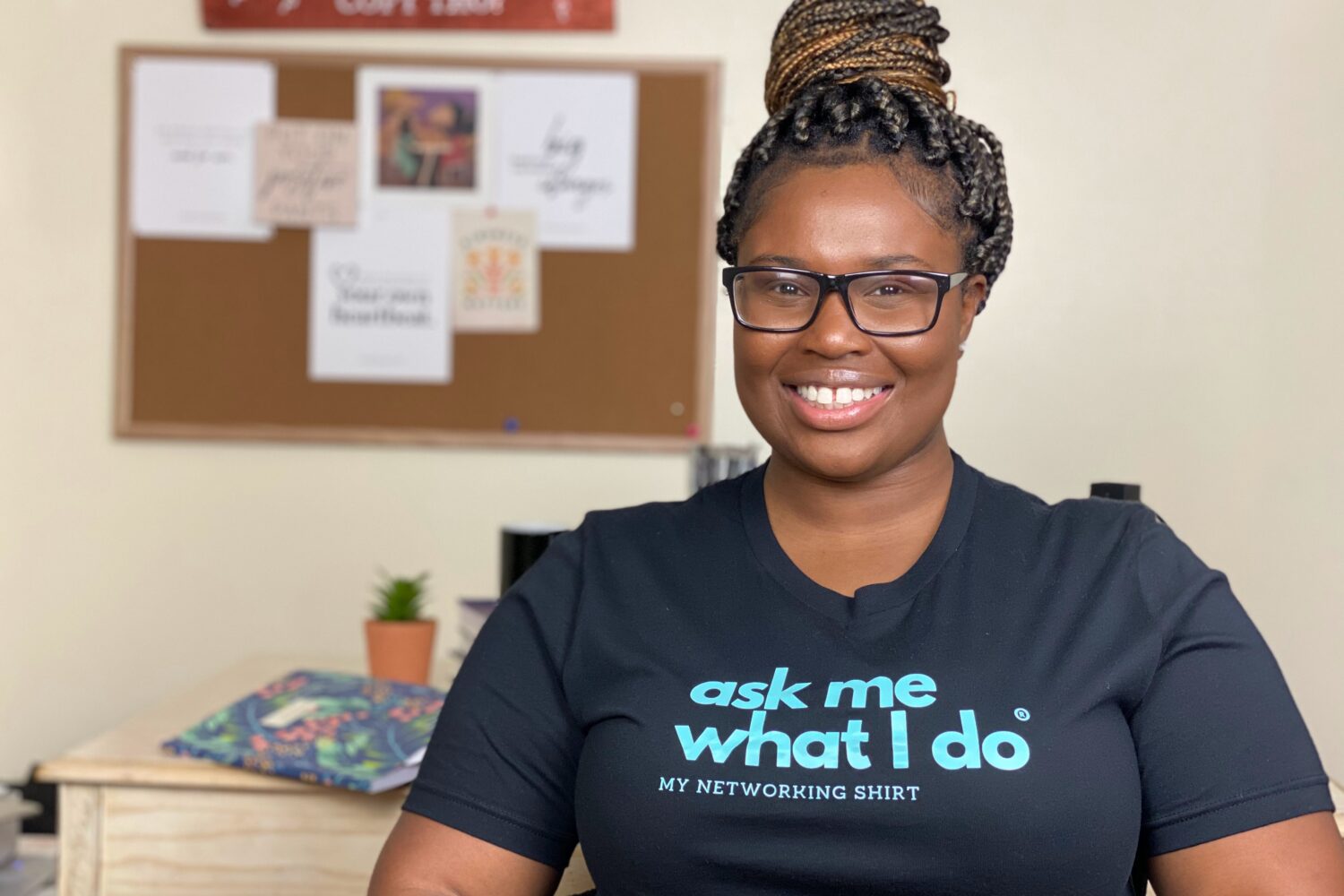woman wearing a shirt "ask me what I do" while starting a business in college