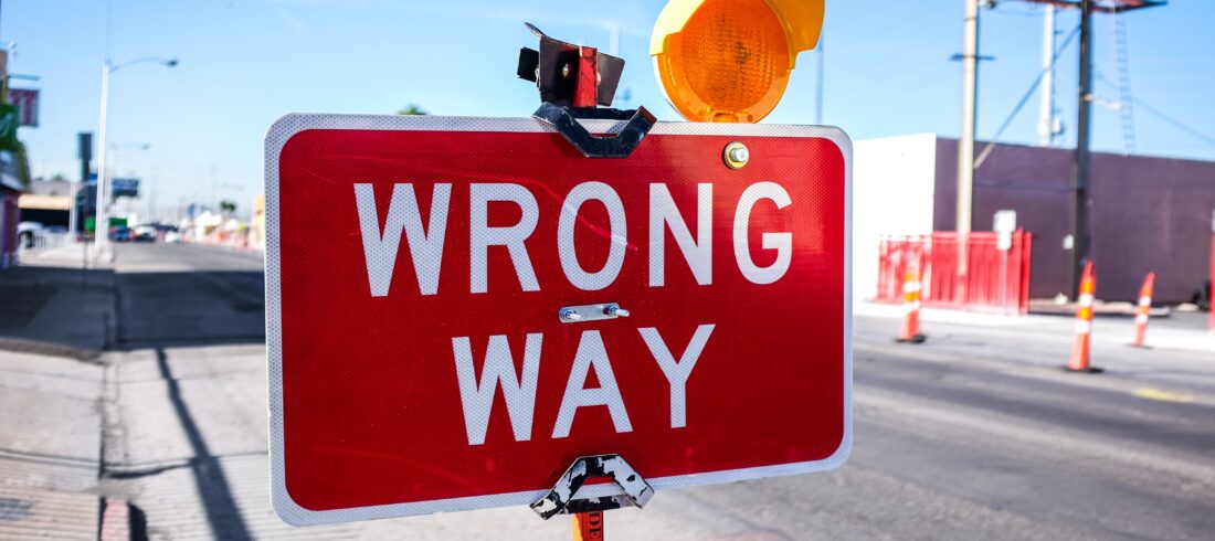 sign that says "wrong way"