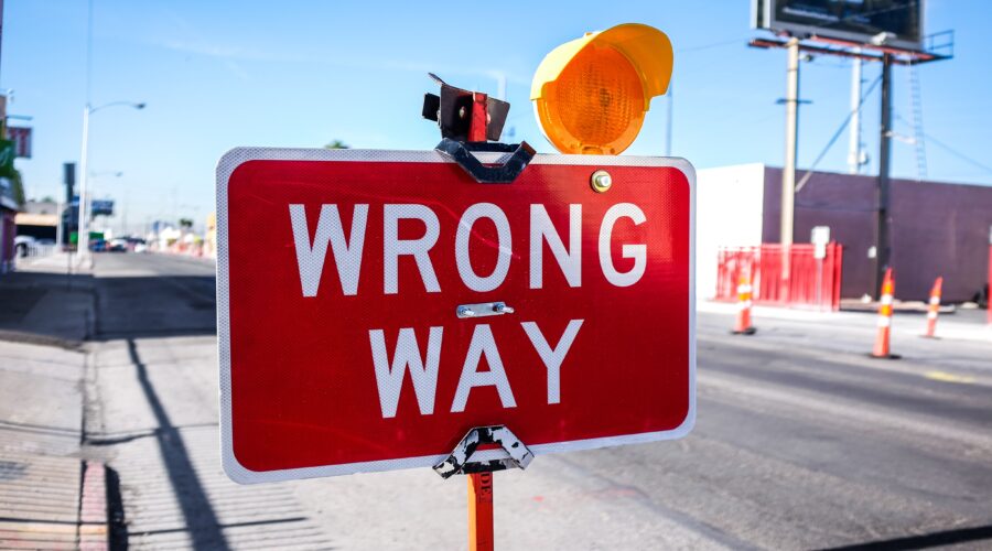 sign that says "wrong way"