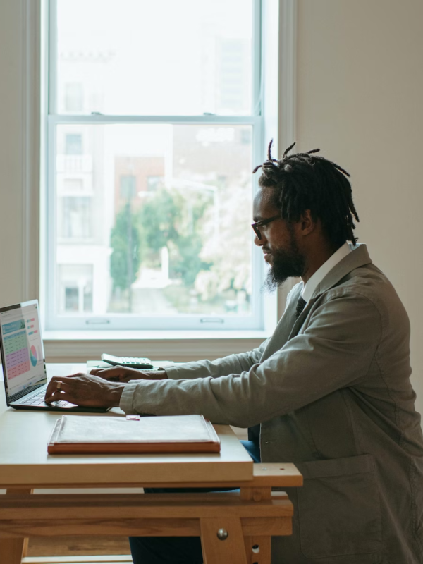 virtual-assistant-desk