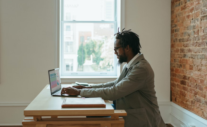 virtual-assistant-desk