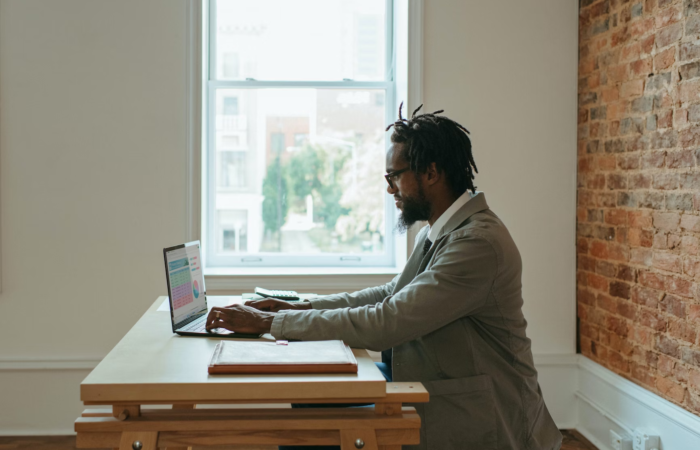 virtual-assistant-desk