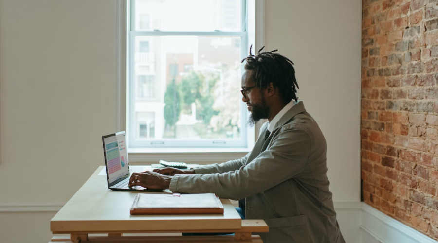 virtual-assistant-desk