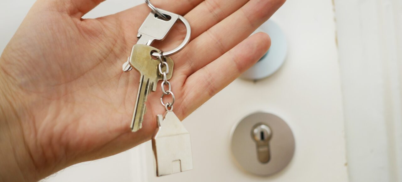 New tenant holding keys, importance of tenant relationship management